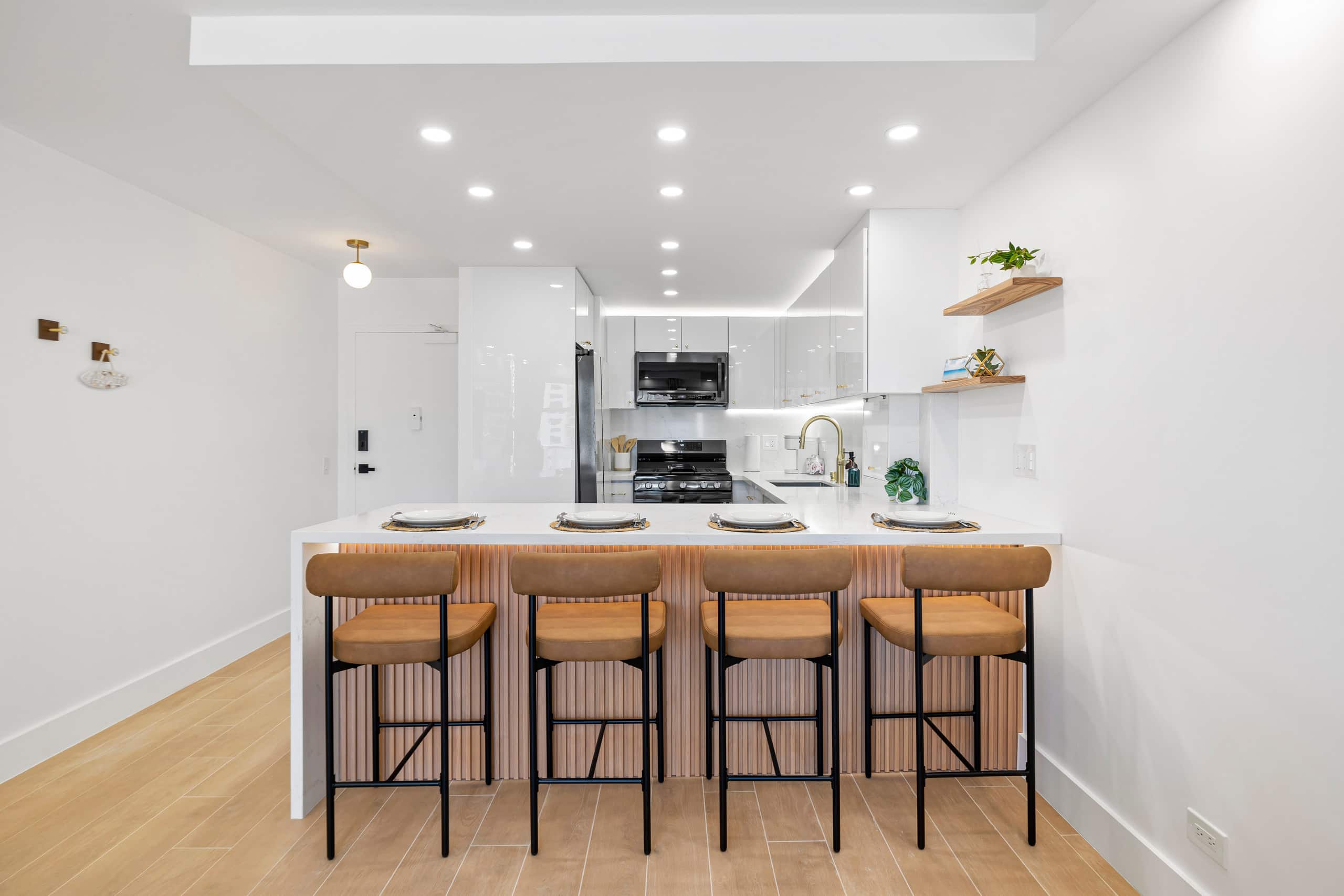 Condo in Honolulu · ★4.9 · 3 bedrooms · 4 beds · 2 private baths - Image 15