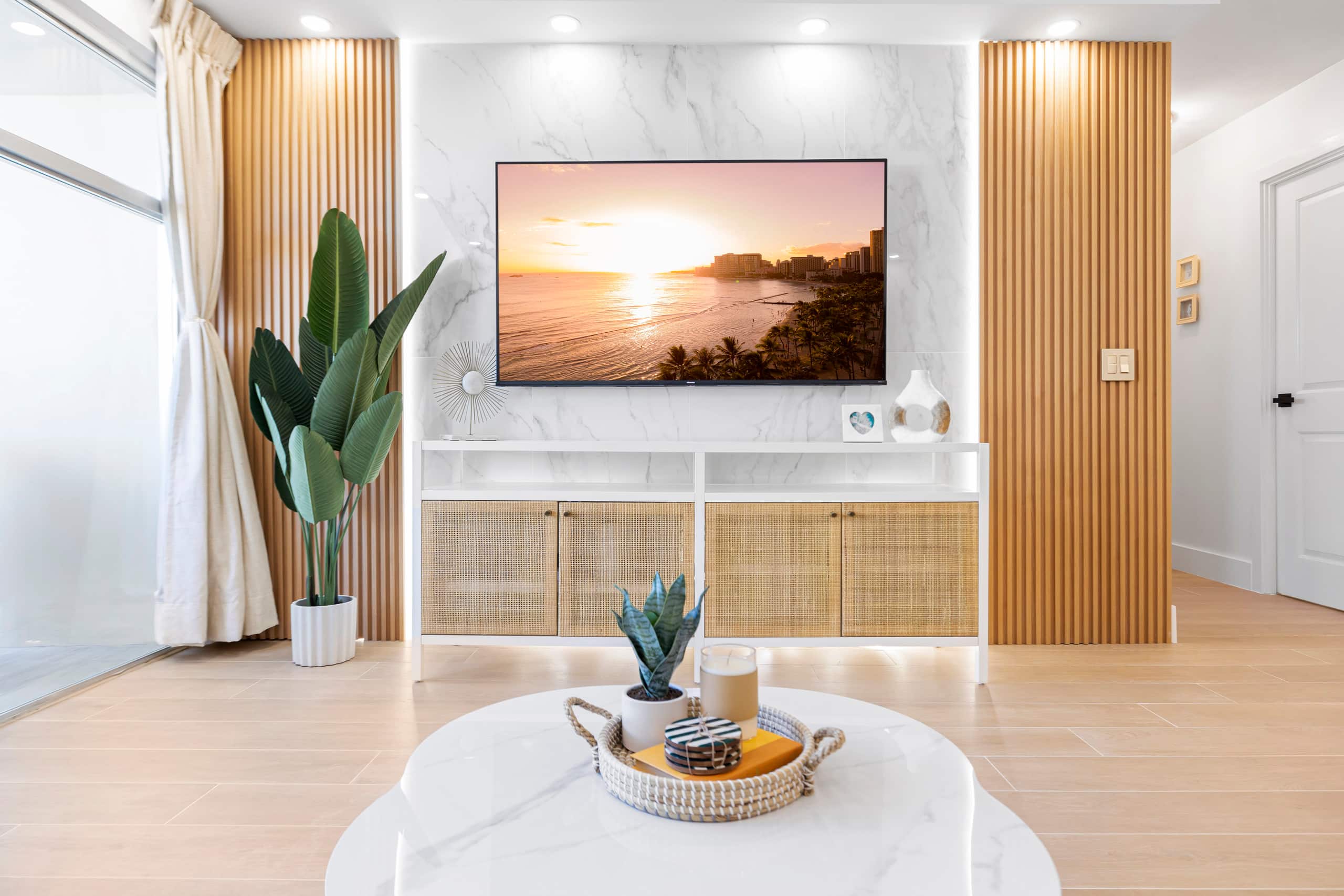 Condo in Honolulu · ★4.9 · 3 bedrooms · 4 beds · 2 private baths - Image 10