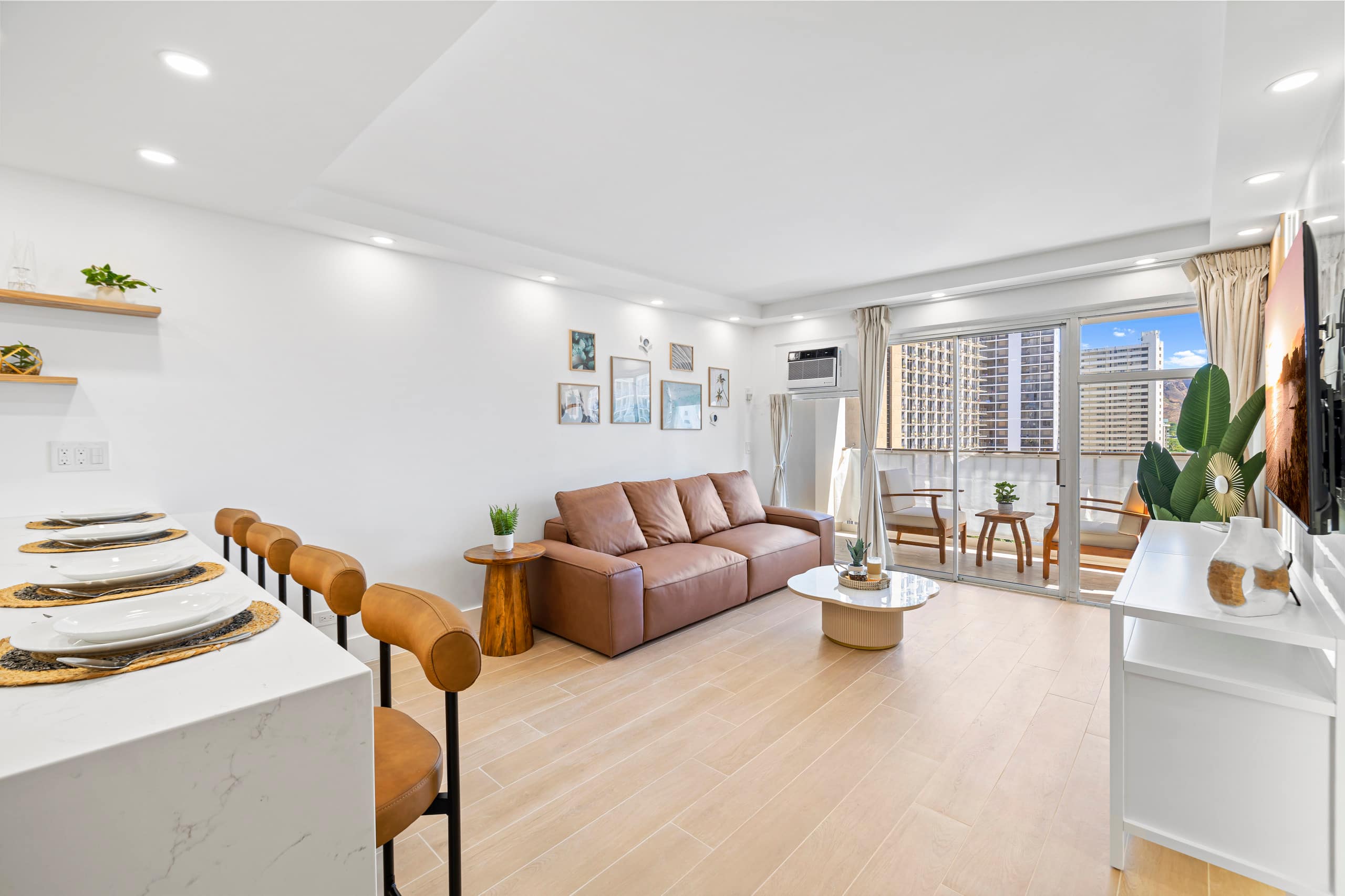 Condo in Honolulu · ★4.9 · 3 bedrooms · 4 beds · 2 private baths - Image 8