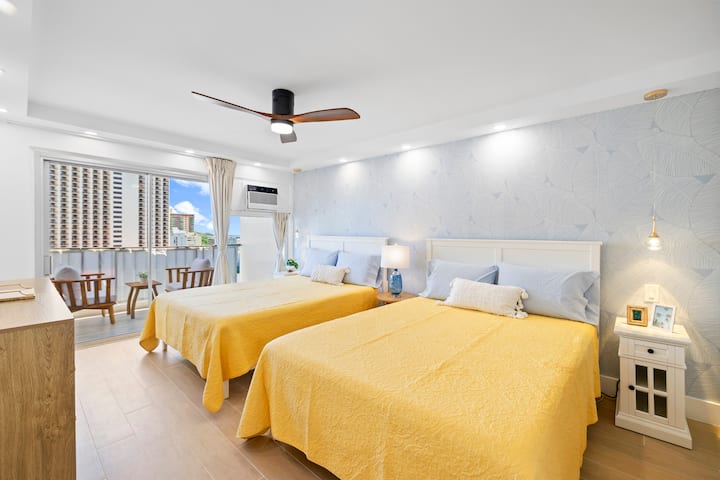 ベッドルーム1にはクイーンサイズベッド2台とラナイ1台があります