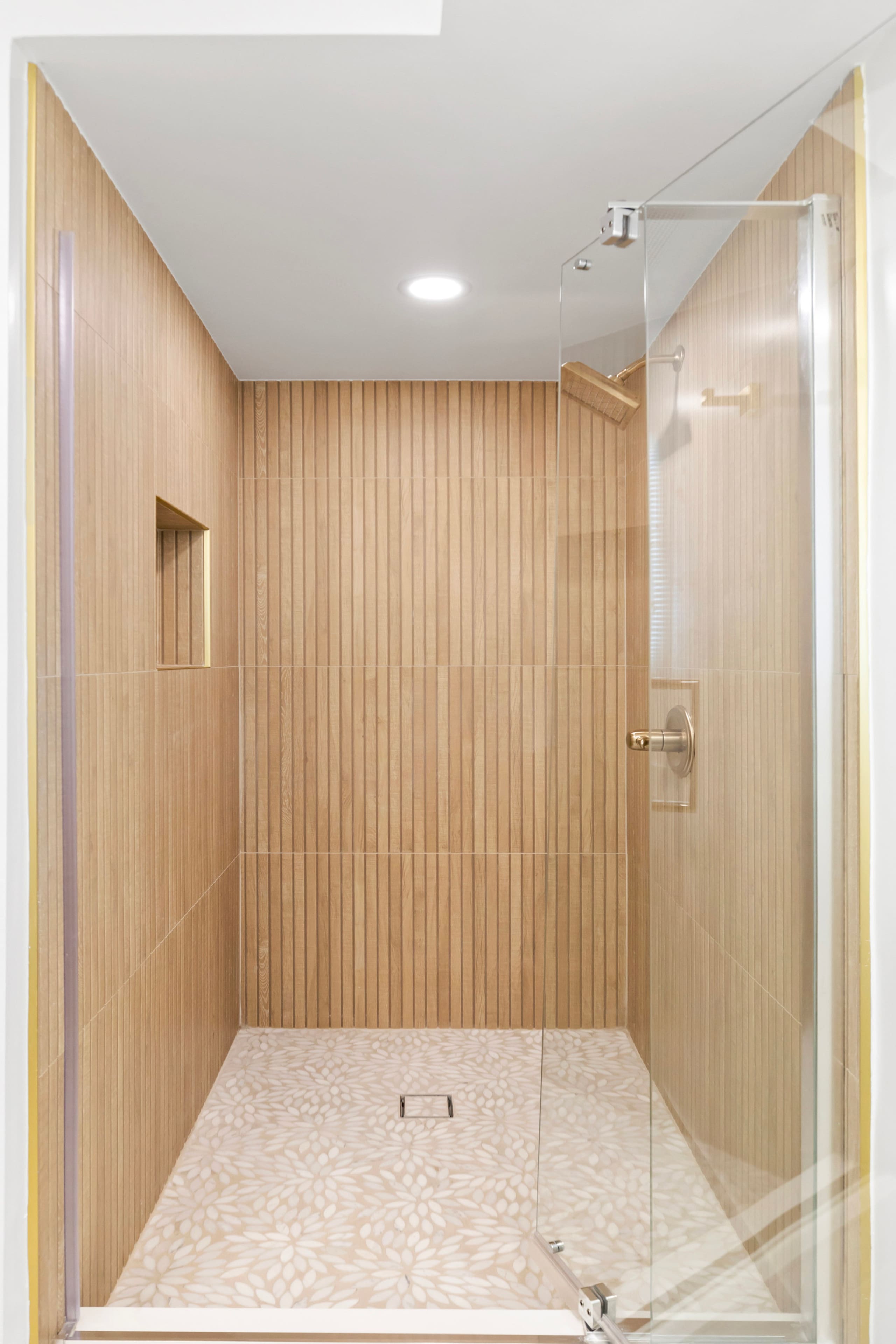 Condo in Honolulu · ★4.9 · 3 bedrooms · 4 beds · 2 private baths - Image 32