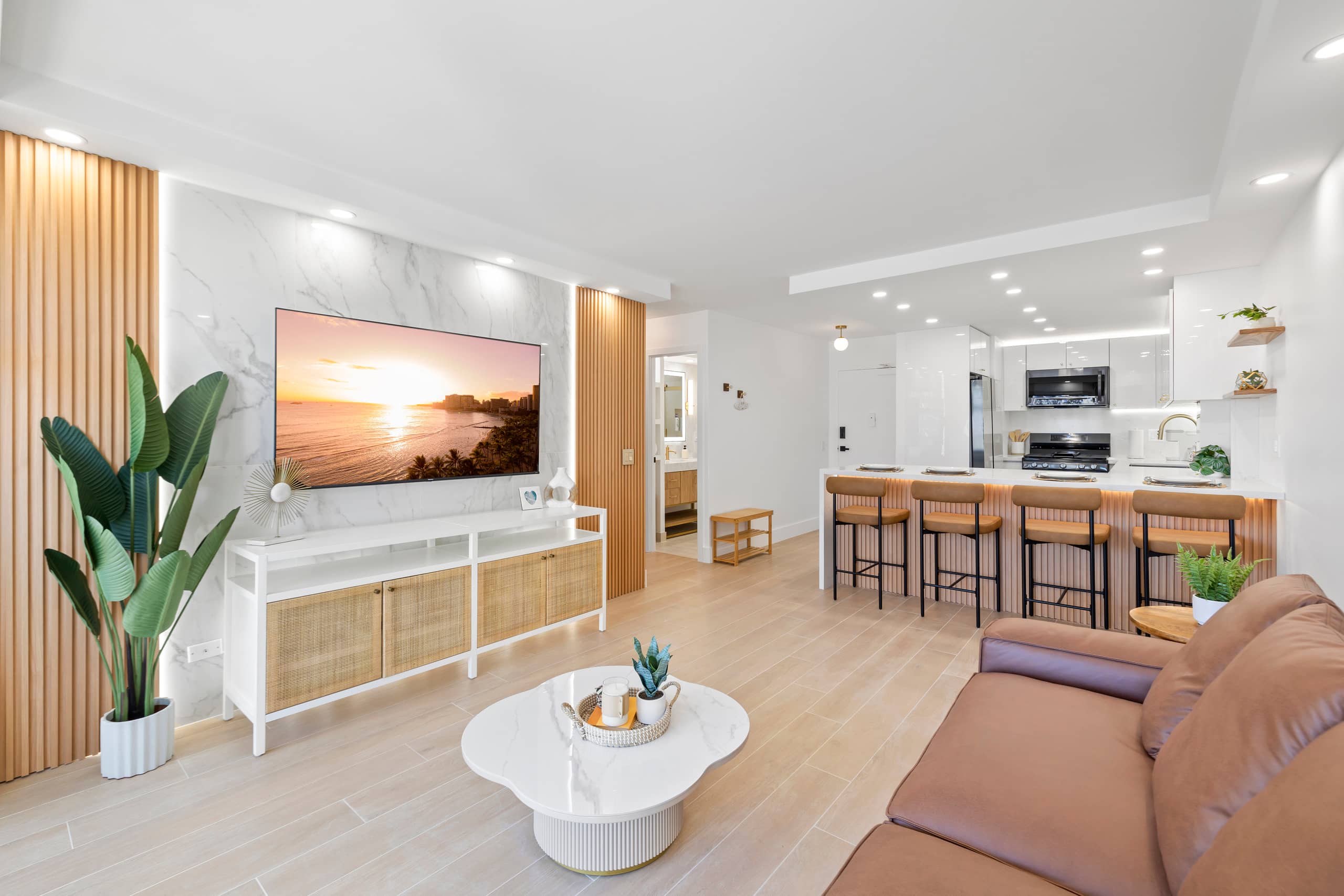 Condo in Honolulu · ★4.9 · 3 bedrooms · 4 beds · 2 private baths - Image 4
