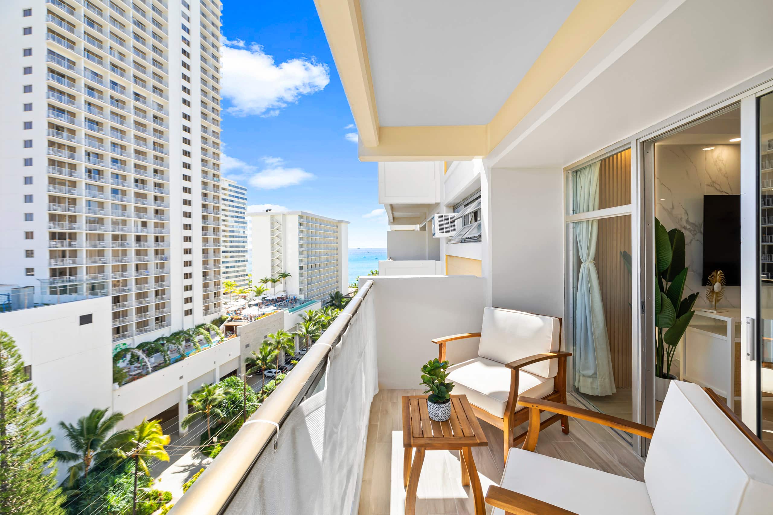 Condo in Honolulu · ★4.9 · 3 bedrooms · 4 beds · 2 private baths - Image 38