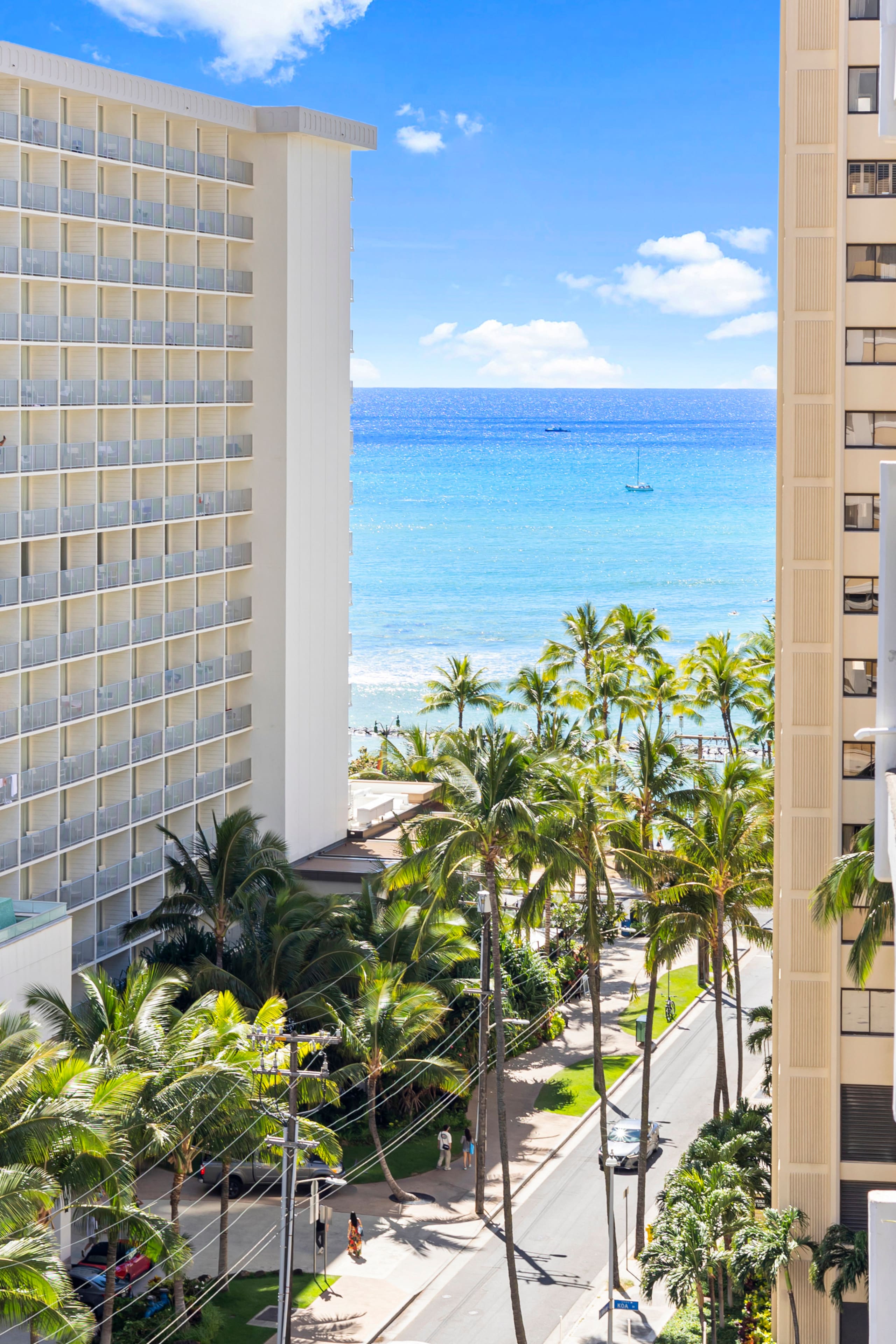 Condo in Honolulu · ★4.9 · 3 bedrooms · 4 beds · 2 private baths - Image 47