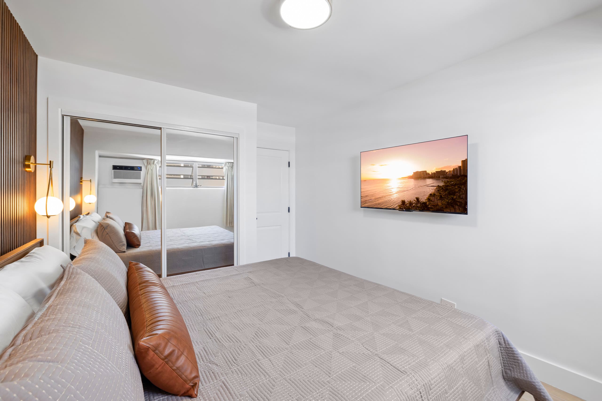 Condo in Honolulu · ★4.9 · 3 bedrooms · 4 beds · 2 private baths - Image 28