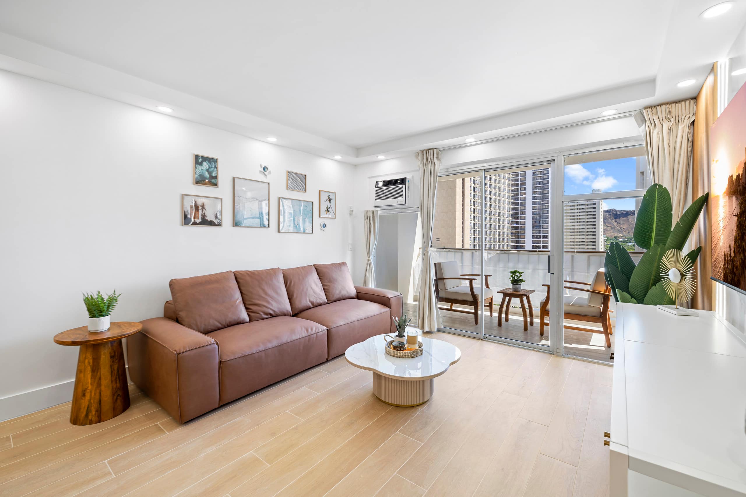 Condo in Honolulu · ★4.9 · 3 bedrooms · 4 beds · 2 private baths - Image 6