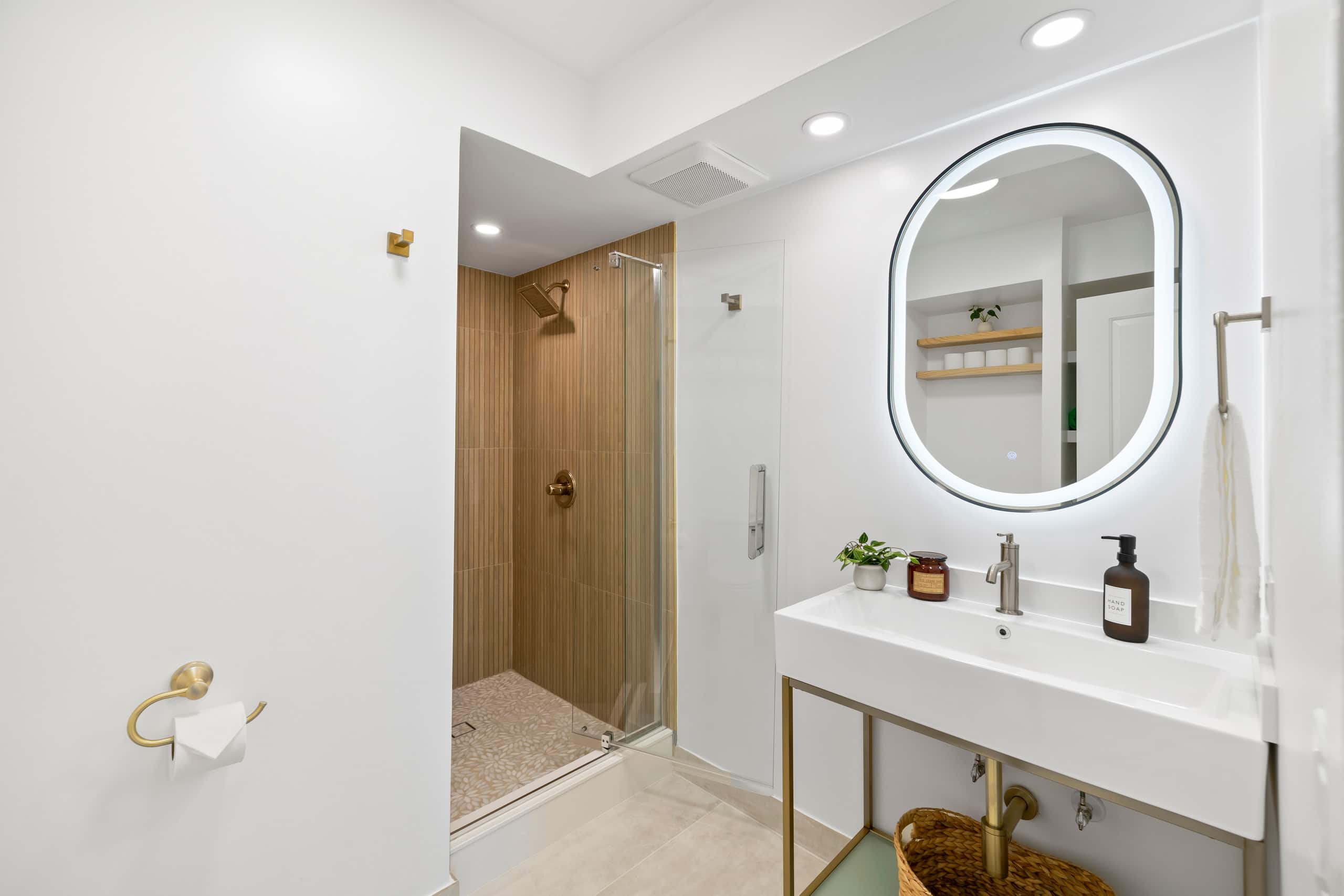 Condo in Honolulu · ★4.9 · 3 bedrooms · 4 beds · 2 private baths - Image 31