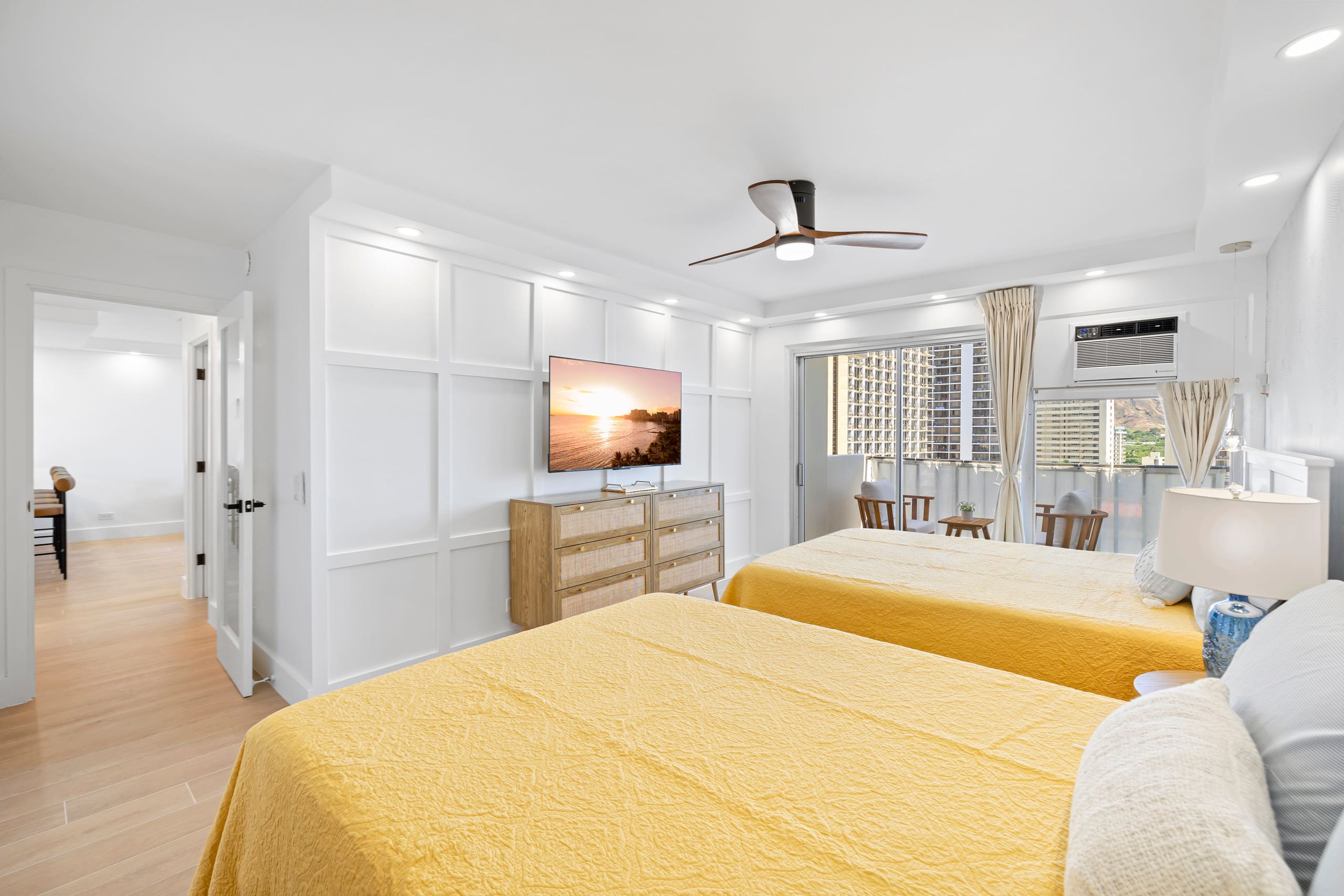 Condo in Honolulu · ★4.9 · 3 bedrooms · 4 beds · 2 private baths - Image 20