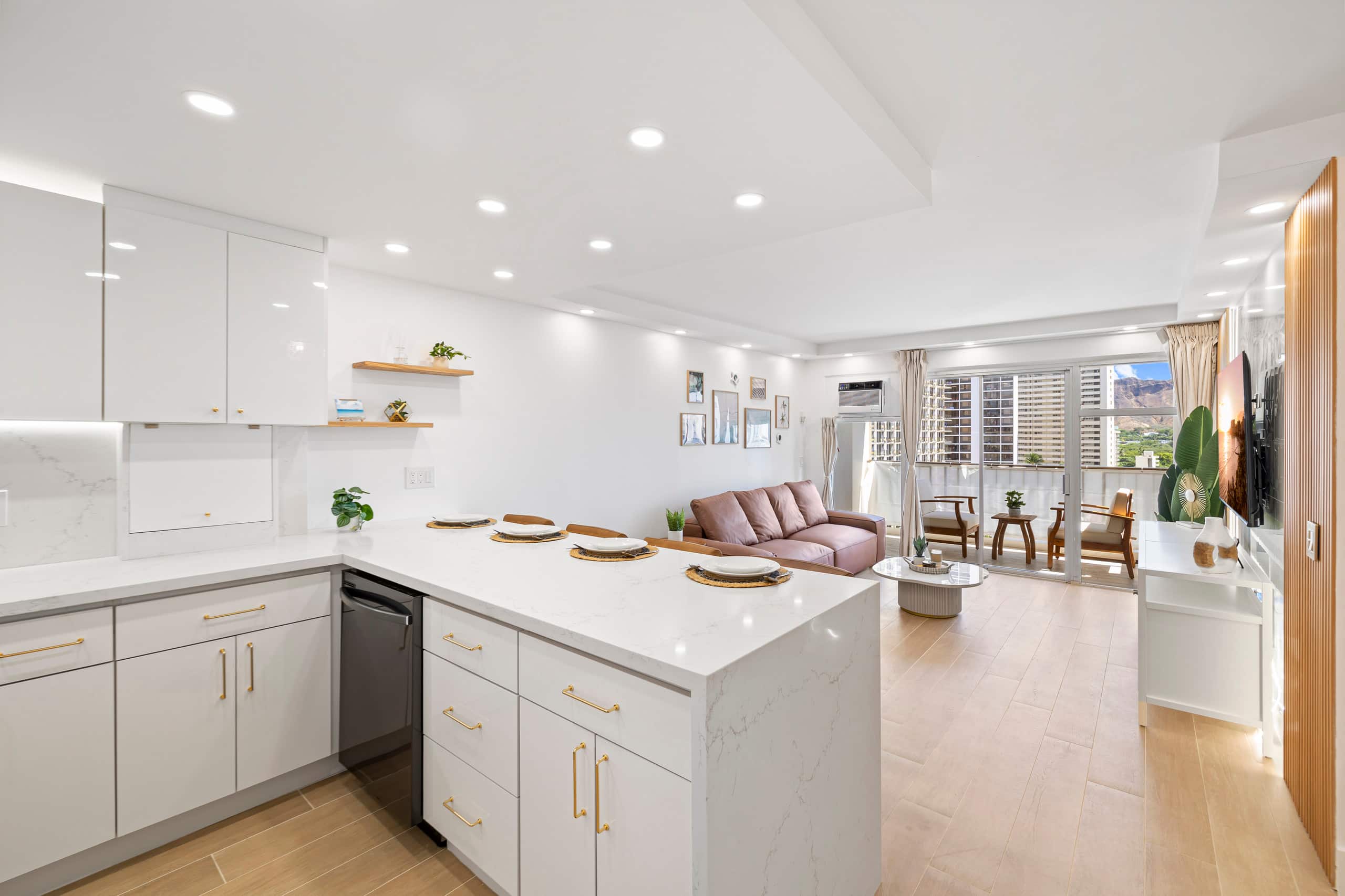 Condo in Honolulu · ★4.9 · 3 bedrooms · 4 beds · 2 private baths - Image 46