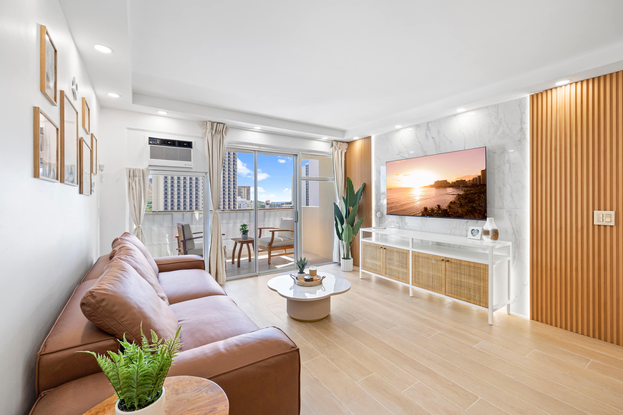 Condo in Honolulu · ★4.9 · 3 bedrooms · 4 beds · 2 private baths - Image 7