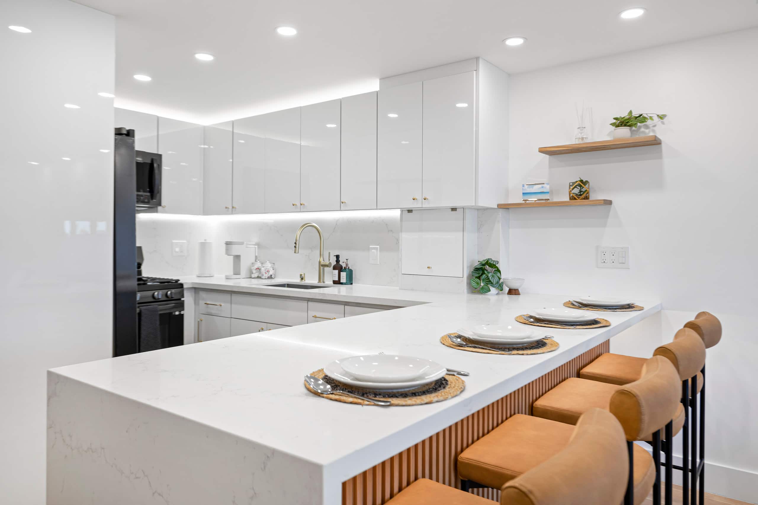 Condo in Honolulu · ★4.9 · 3 bedrooms · 4 beds · 2 private baths - Image 18
