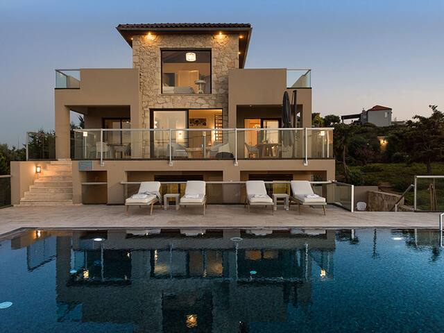 Amazing sea front villa with swimming pool gallery image 2