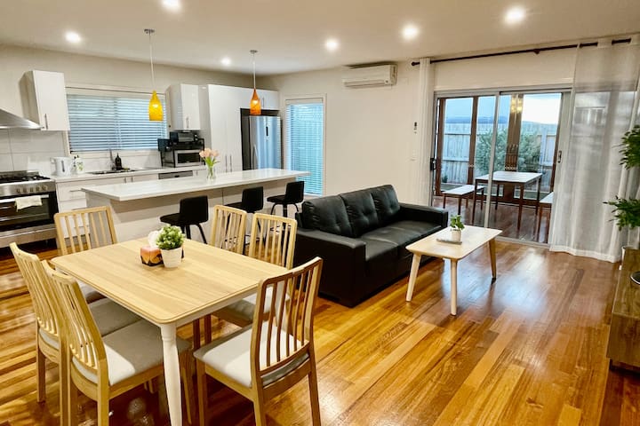 3 Ensuite 3Bedroom 丨Sunroom丨Backyard丨Free Parking