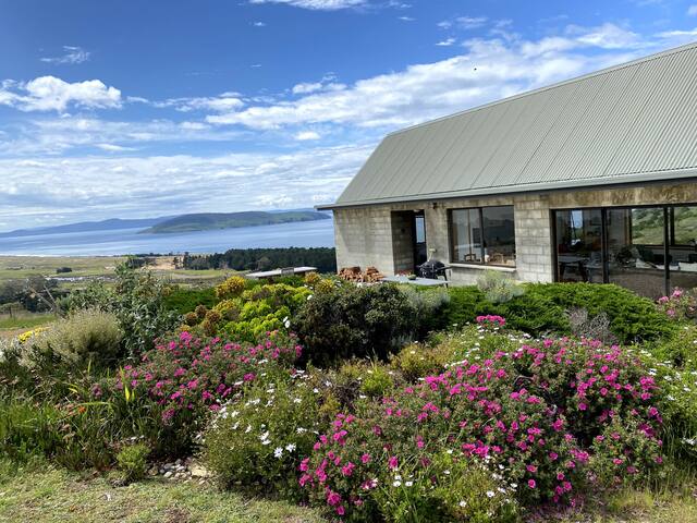 Pilgrim Hill- views forever gallery image 5