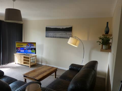 Modernised 2 bedroom flat in a quiet location