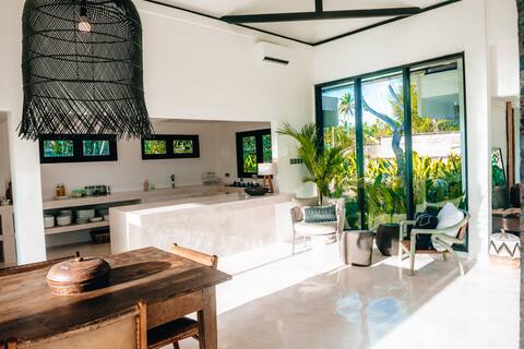 Puri Hijau 3 bdr villa with jungle and river view