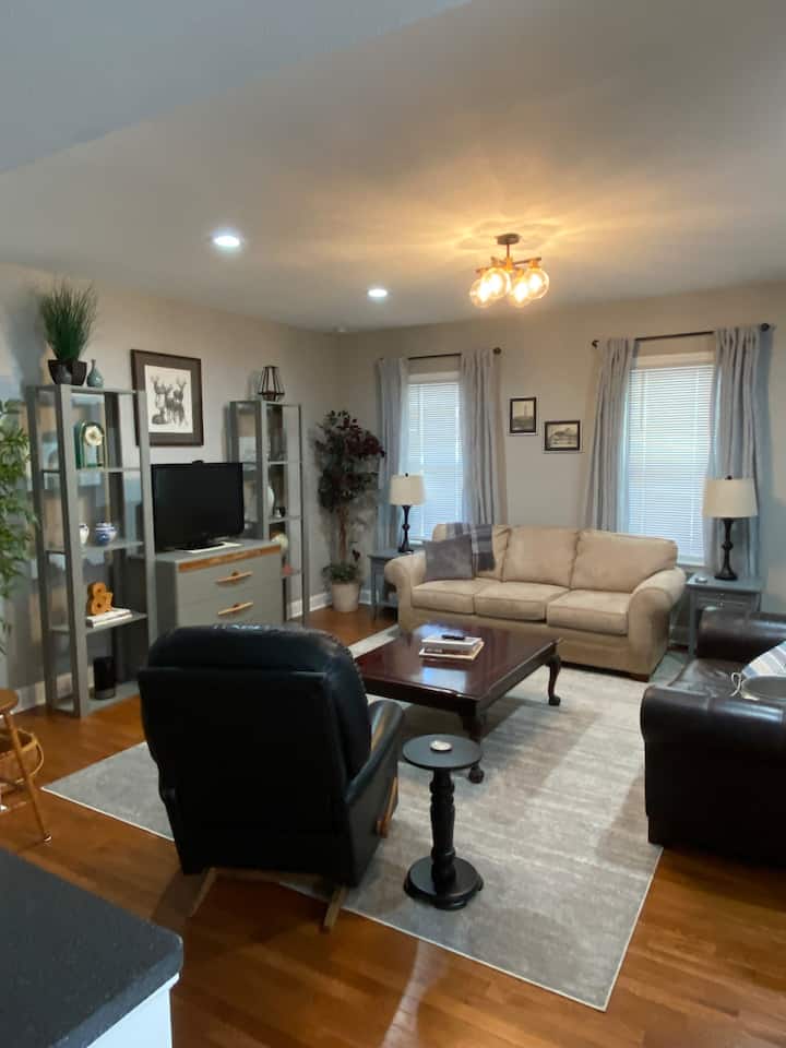 * Nicely Renovated Spacious Home With Large Deck. - Erie Bluffs State Park, Lake City