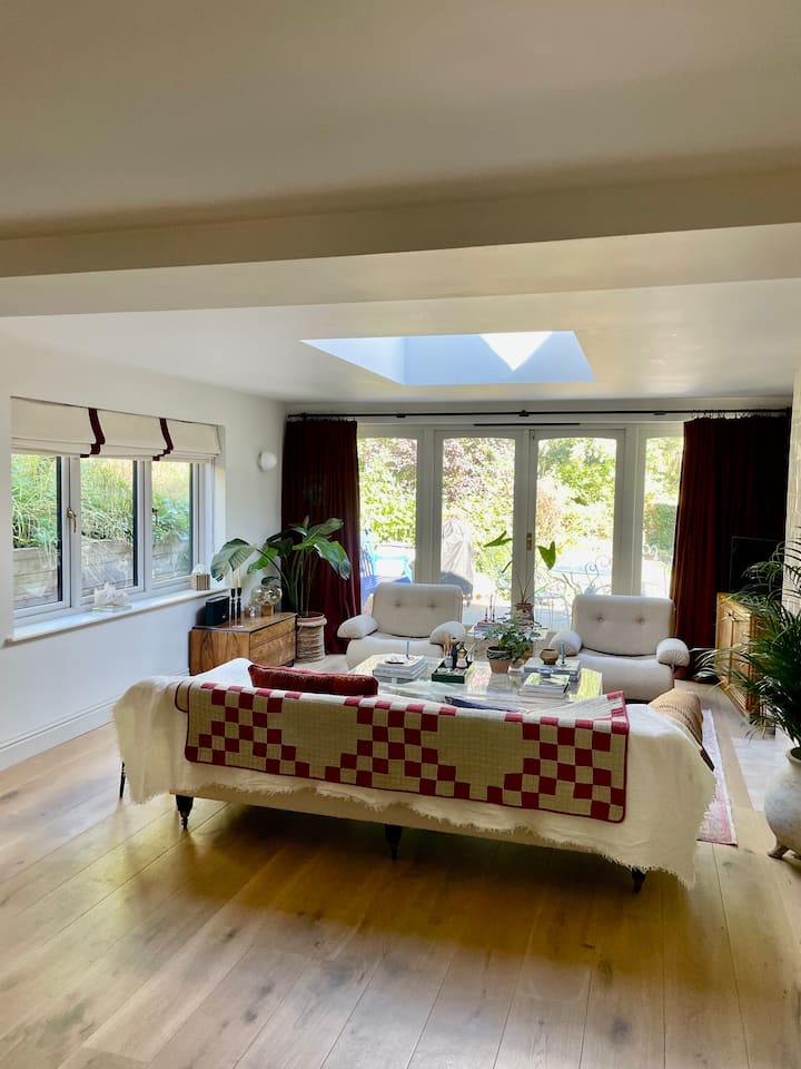 Elegant And Stylish - 4 Bed Character House - Camber Sands