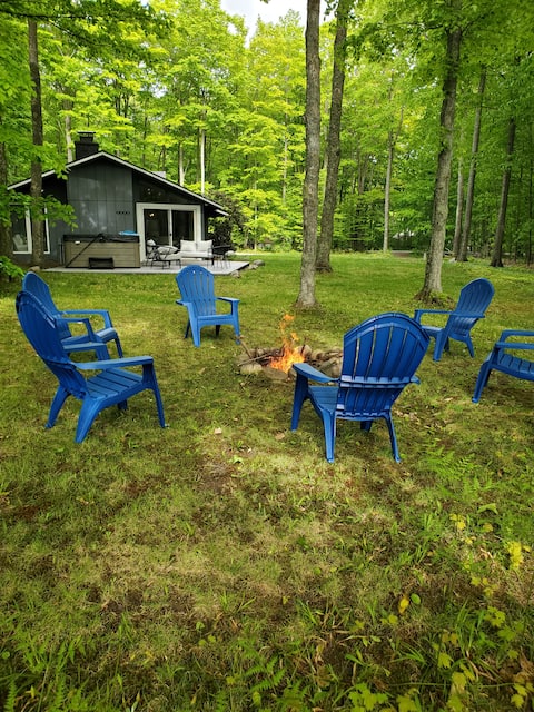 Quiet Updated Home minutes from Golf,Skiing,Downtn