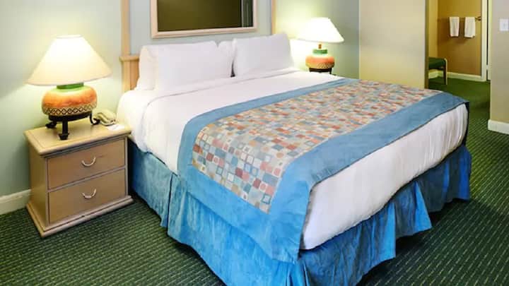 Hakuna kitu kama kitanda cha ukubwa wa king baada ya siku moja kwenye jua.