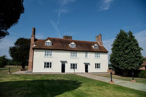 Great Blunts 9 Bedroom House