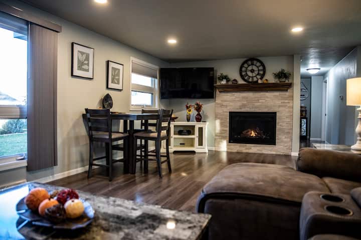 Cheerful 2 Bedroom home with indoor fireplace.