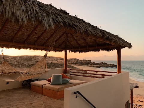 Secluded Beach - Off-Grid Villa - King Beds