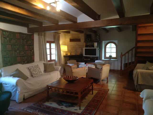 Casa rural con piscina y vistas a los Pirineos gallery image 5