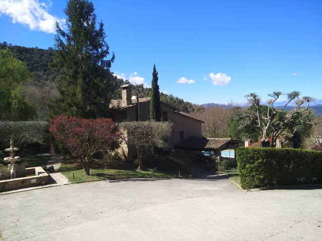 Casa rural con piscina y vistas a los Pirineos gallery image 3