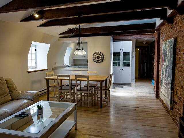 Unique au coeur du Vieux-Québec porte St-Jean gallery image 3