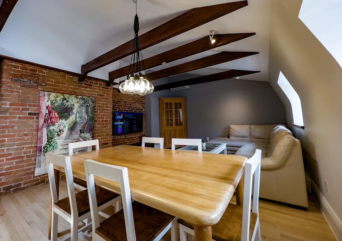 Unique au coeur du Vieux-Québec porte St-Jean gallery image 2