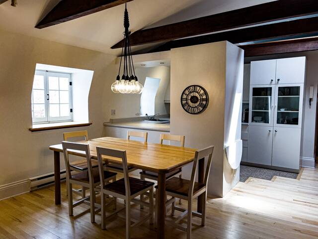 Unique au coeur du Vieux-Québec porte St-Jean gallery image 4