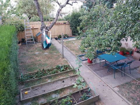 Annonce Airbnb populaire: Pleasant townhouse with quiet garden. à Sud Gare