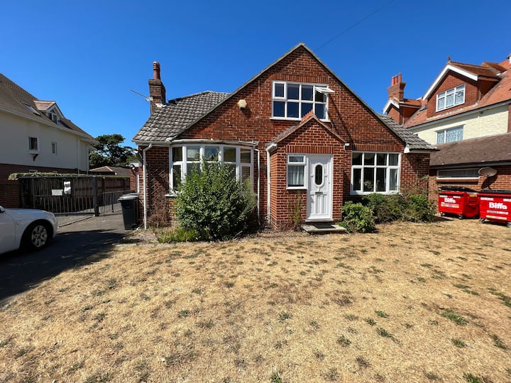 19A Stourwood Avenue Houses for Rent in Southbourne, England, United