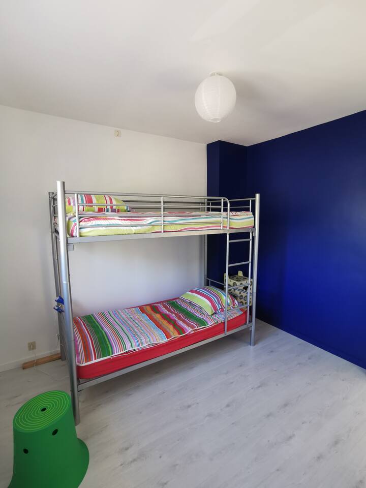 חדר קליין לילדים, מיטות קומתיים 90x190 (שמיכת פוך 140x190)