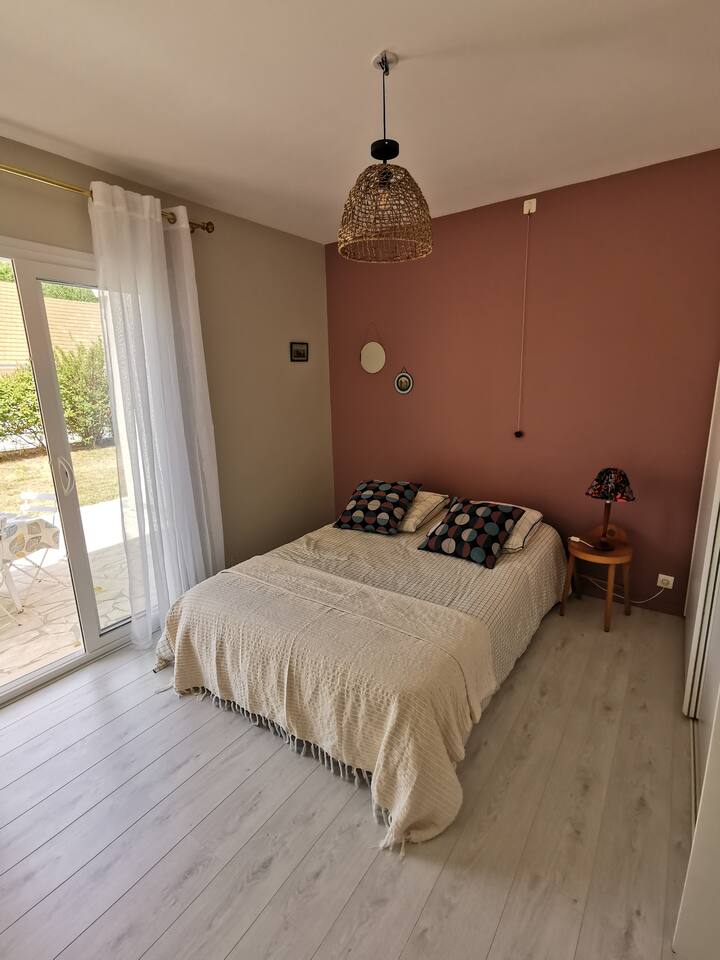 חדר המילט, מיטה 160x200 (שמיכת פוך 260x240)