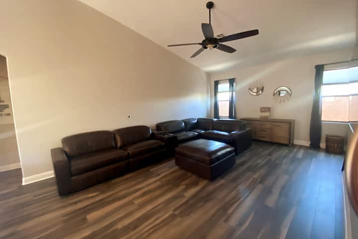 4 Bedroom With A Firepit With Bike Path Access. - Queen Creek, AZ