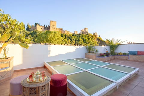 Terrace with views to Alhambra. Morayma House.