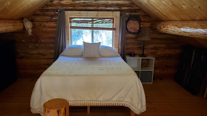 Ventilateur de plafond et penderie non illustrés