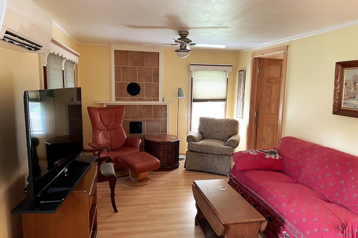 Cute 2-bedroom Home In Convenient Central Location - Waterville, ME