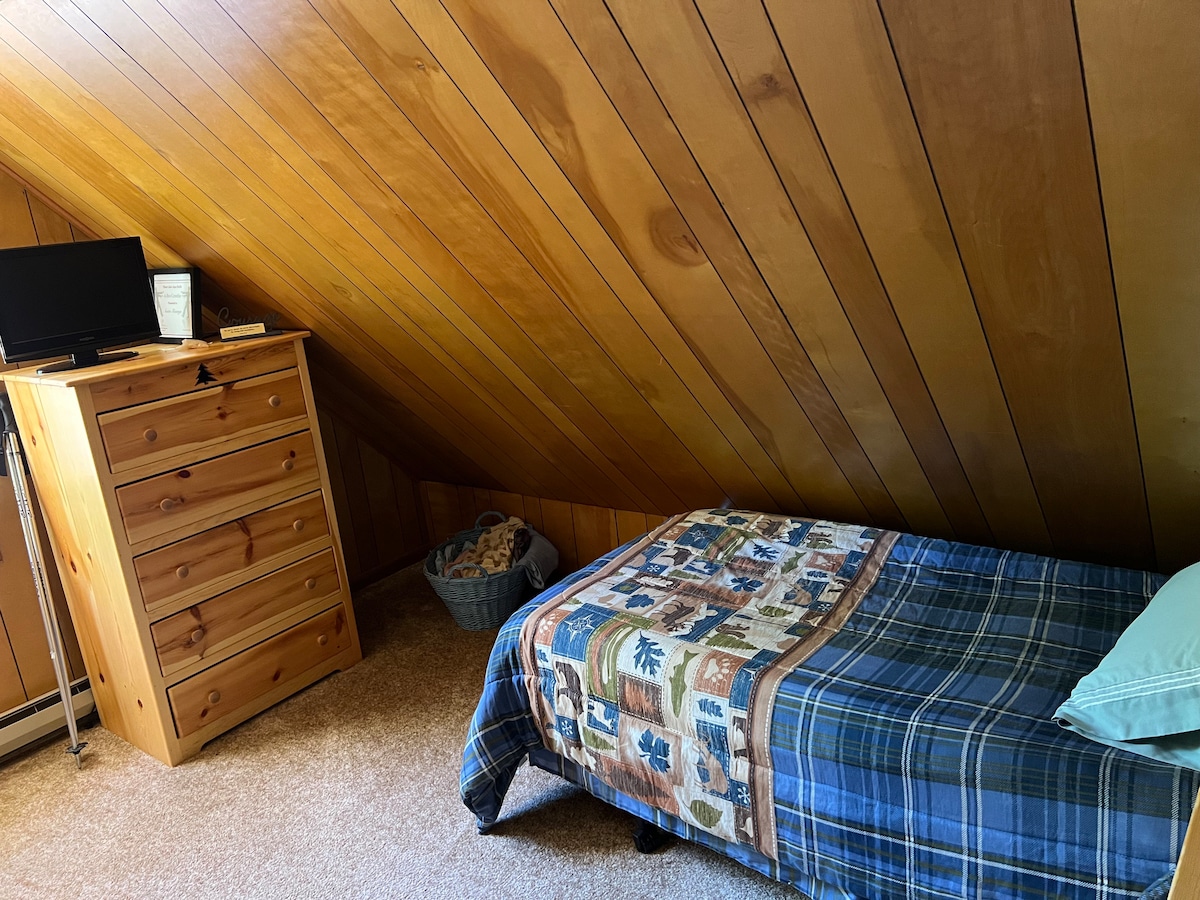 Dormitorio con dos camas de nivel superior