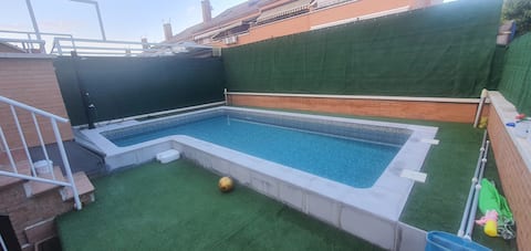 Family apartment with a swimming pool and barbecue.