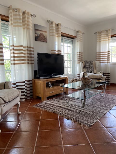 Airbnb em destaque: Casa do Canto - A house in the countryside, close to the beach. em Santa Maria, São Pedro E Sobral Da Lagoa