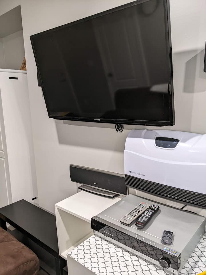The Nook: Private Studio, Kitchen, Fast Wifi - Burlington