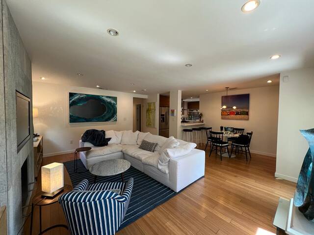 Cheerful beach cottage: 2 bedroom, + sofa bed gallery image 4