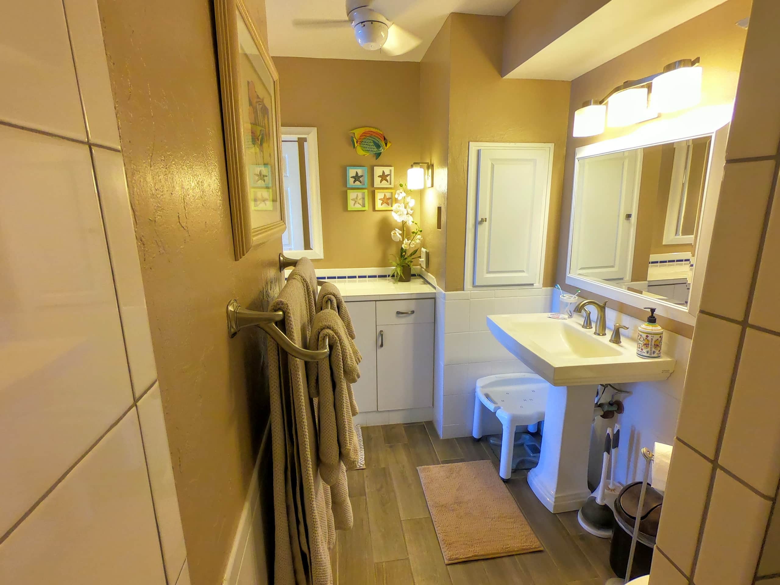 Condo in Kailua-Kona · ★4.94 · 2 bedrooms · 3 beds · 2 baths - Image 13