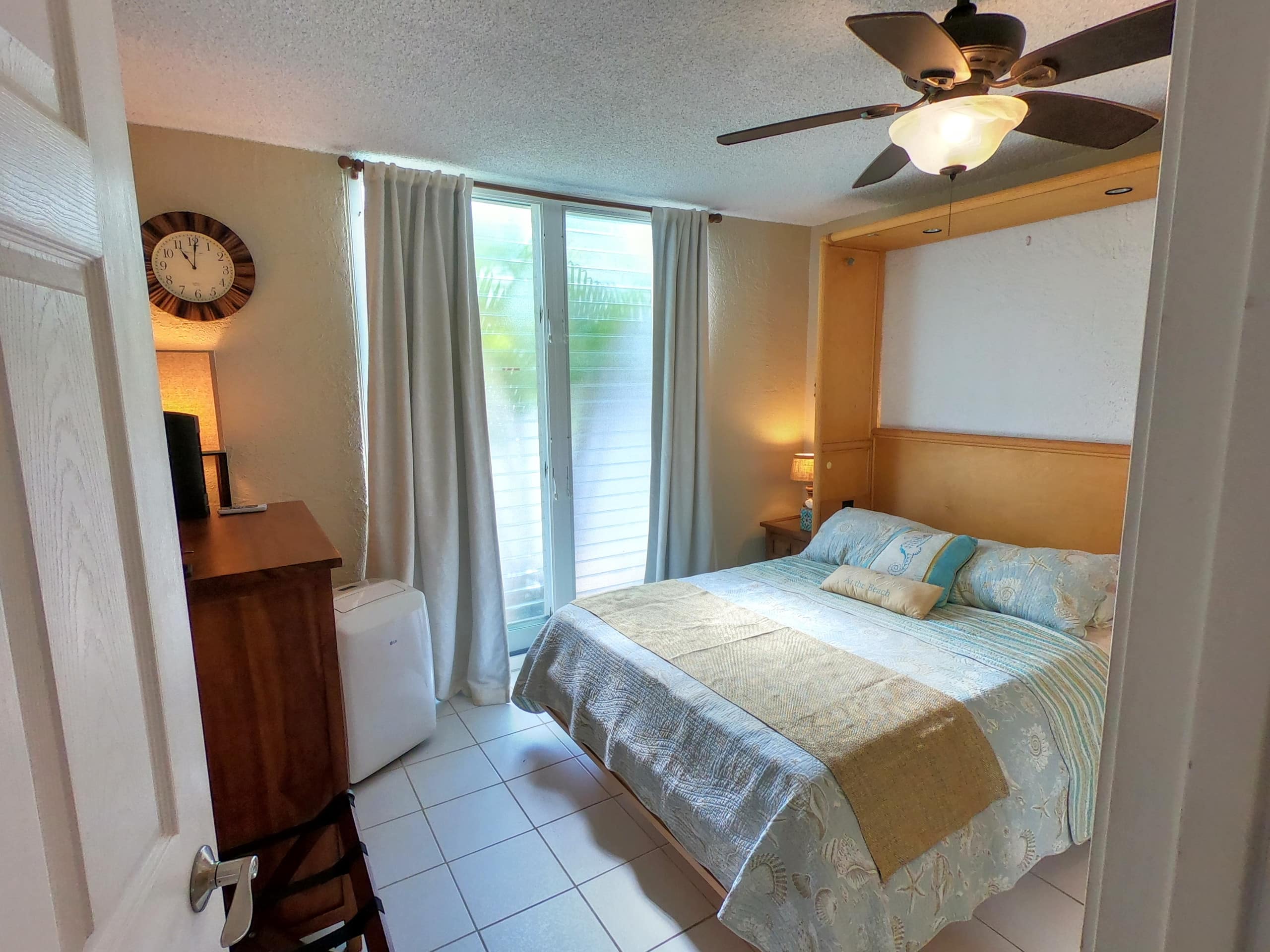 Condo in Kailua-Kona · ★4.94 · 2 bedrooms · 3 beds · 2 baths - Image 11