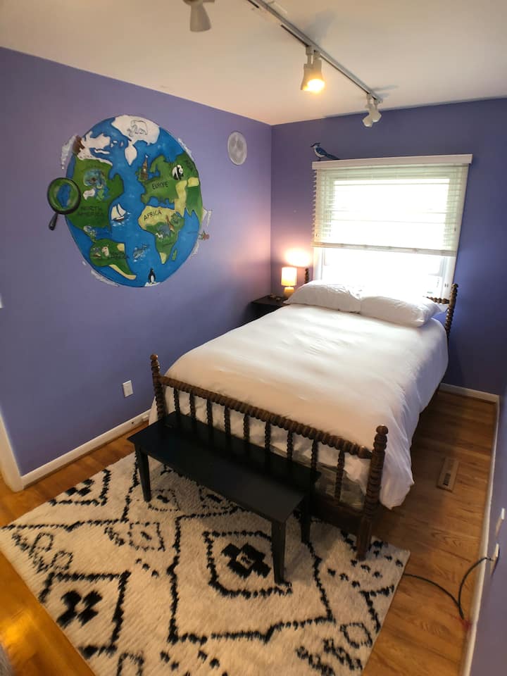 Მე-3 საძინებელში არის სრული ზომის საწოლი.