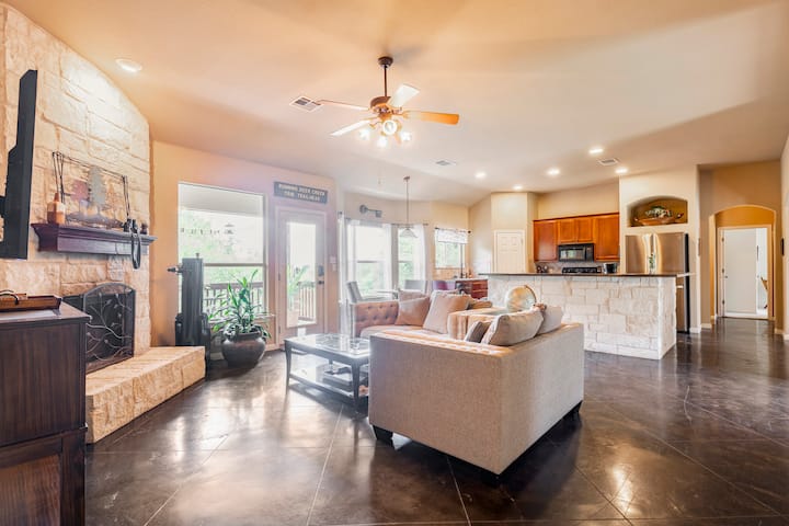 Casa Vista Chula - Hot Tub, Hill Country Views - Lakeway, TX