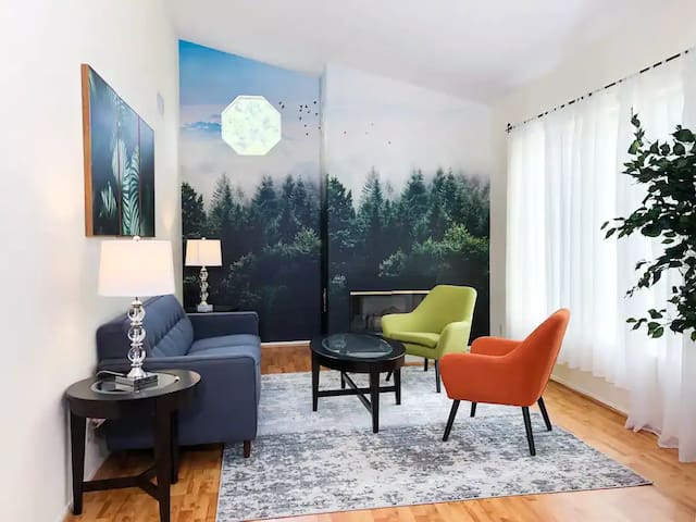 Beautiful home for 10 Guests, Mountain views